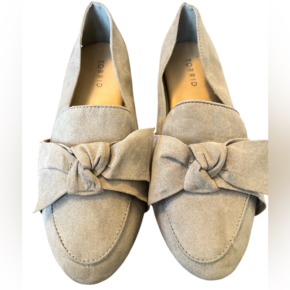 Torrid Taupe Faux Suede Loafers w/Bow Twist front detail & rubber sole Size 9WW